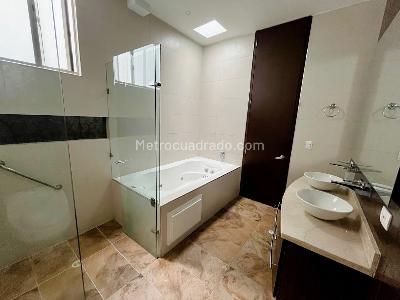 Apartamento de 3 alcobas en arriendo en Chico Reservado, Bogotá, 160 m² · foto 6 de 20