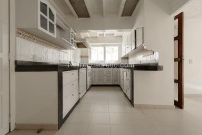Casa de 3 alcobas en venta en Santabarbara, Bogotá, 594 m² · foto 2 de 19