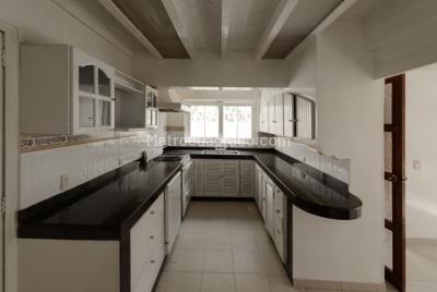 Casa de 3 alcobas en venta en Santabarbara, Bogotá, 594 m² · foto 16 de 19