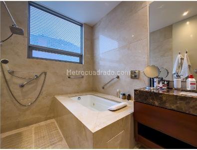 Apartamento de 3 alcobas en arriendo en Chico Reservado, Bogotá, 240 m² · foto 10 de 20