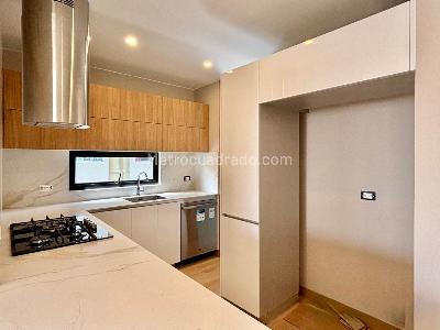Apartamento de 3 alcobas en venta en Chico Cabrera, Bogotá, 188 m² · foto 2 de 12