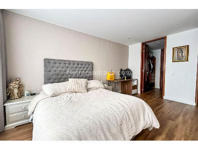 Apartamento de 2 alcobas en venta en Chico Reservado, Bogotá, 121 m² · foto 5 de 7