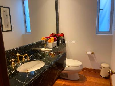 Apartamento de 3 alcobas en venta en Santa Barbara Alta, Bogotá, 275 m² · foto 3 de 20