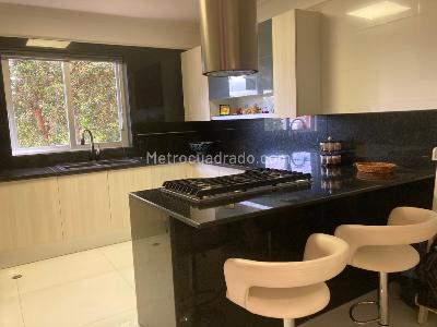 Apartamento de 3 alcobas en venta en Santa Barbara Alta, Bogotá, 275 m² · foto 8 de 20