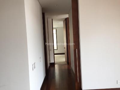Apartamento de 2 alcobas en venta en Chico Reservado, Bogotá, 124 m² · foto 5 de 19