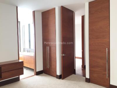 Apartamento de 2 alcobas en venta en Chico Reservado, Bogotá, 124 m² · foto 9 de 19