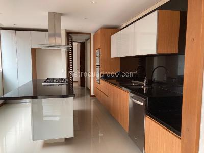 Apartamento de 3 alcobas en venta en La Carolina, Bogotá, 340 m² · foto 2 de 19