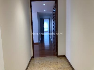 Apartamento de 3 alcobas en venta en La Carolina, Bogotá, 340 m² · foto 6 de 19