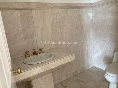 Apartamento en venta en Santa Barbara Alta, Bogotá · foto 6 de 19