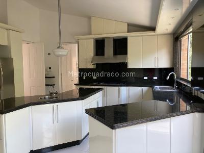 Apartamento en venta en Santa Barbara Alta, Bogotá · foto 7 de 19