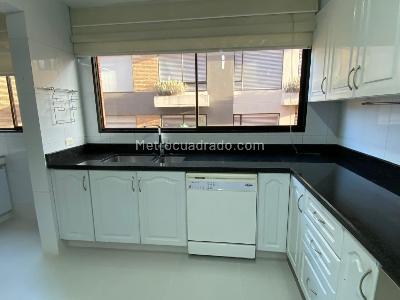 Apartamento de 3 alcobas en venta en San Patricio, Bogotá, 210 m² · foto 5 de 20