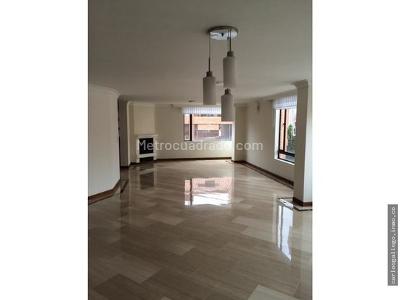 Apartamento de 3 alcobas en venta en Santa Barbara, Bogotá, 225 m² · foto 2 de 8