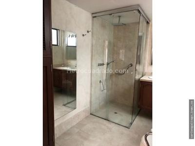 Apartamento de 3 alcobas en venta en Santa Barbara, Bogotá, 225 m² · foto 3 de 8