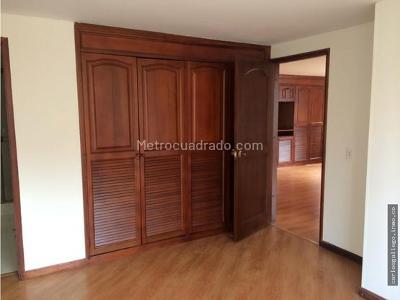 Apartamento de 3 alcobas en venta en Santa Barbara, Bogotá, 225 m² · foto 4 de 8