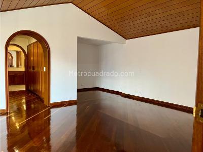 Apartamento de 3 alcobas en venta en Chico Navarra, Bogotá, 312 m² · foto 2 de 20