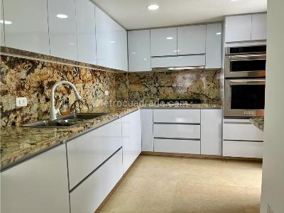 Apartamento de 3 alcobas en venta en Chico Navarra, Bogotá, 312 m² · foto 9 de 20