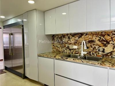 Apartamento de 3 alcobas en venta en Chico Navarra, Bogotá, 312 m² · foto 10 de 20