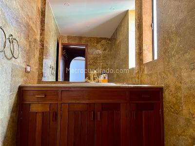 Apartamento de 3 alcobas en venta en Chico Navarra, Bogotá, 312 m² · foto 13 de 20