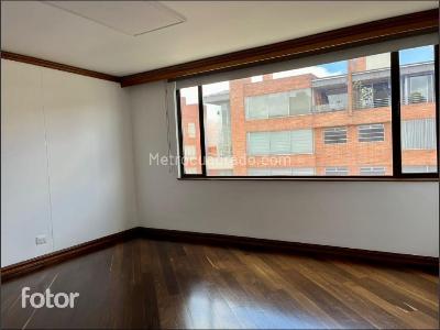 Apartamento de 3 alcobas en venta en Chico Navarra, Bogotá, 312 m² · foto 19 de 20