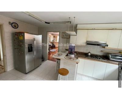 Apartamento de 3 alcobas en venta en Chico, Bogotá, 205 m² · foto 4 de 9