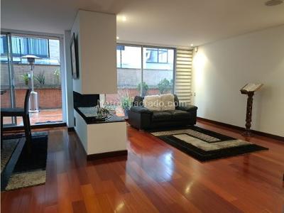 Apartamento de 4 alcobas en venta en Santa Barbara, Bogotá, 224 m² · foto 2 de 11