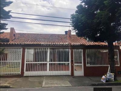 Casa en venta en Puente Largo, Bogotá · foto 2 de 7