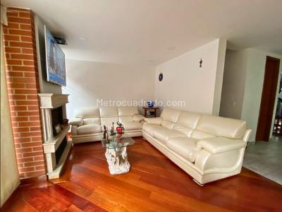 Casa de 4 alcobas en venta en Colina Campestre, Bogotá, 264 m² · foto 2 de 18