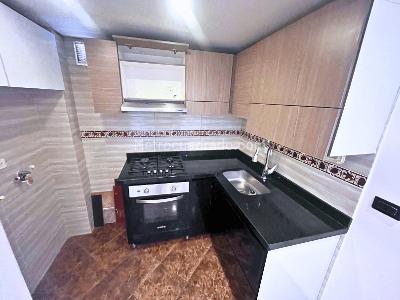 Apartamento de 3 alcobas en venta en El Socorro, Bogotá, 49 m² · foto 3 de 14