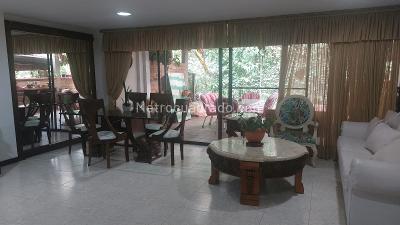 Casa de 3 alcobas en venta en Loma De Las Brujas, Envigado, 230 m² · foto 4 de 19