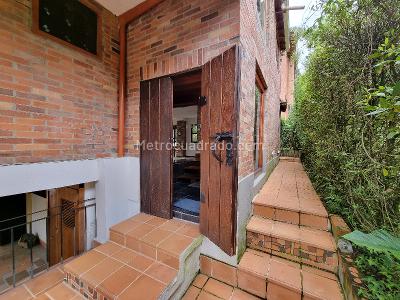 Casa de 5 alcobas en venta en Maria Auxiliadora, Sabaneta, 400 m² · foto 2 de 18