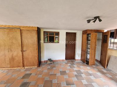 Casa de 5 alcobas en venta en Maria Auxiliadora, Sabaneta, 400 m² · foto 8 de 18