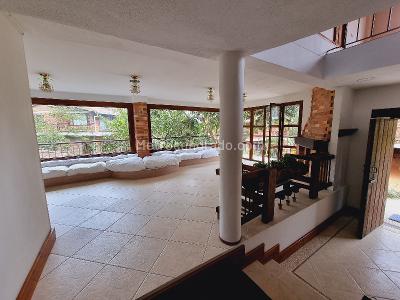 Casa de 5 alcobas en venta en Maria Auxiliadora, Sabaneta, 400 m² · foto 9 de 18
