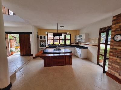 Casa de 5 alcobas en venta en Maria Auxiliadora, Sabaneta, 400 m² · foto 14 de 18