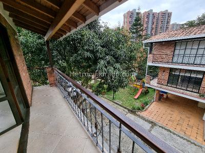 Casa de 5 alcobas en venta en Maria Auxiliadora, Sabaneta, 400 m² · foto 18 de 18