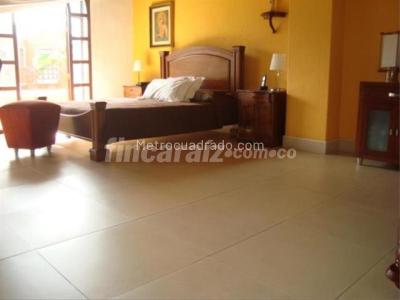 Casa de 3 alcobas en venta en Las Lomitas, Sabaneta, 930 m² · foto 2 de 14