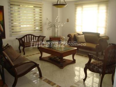 Casa de 3 alcobas en venta en Las Lomitas, Sabaneta, 930 m² · foto 4 de 14