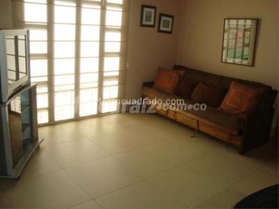 Casa de 3 alcobas en venta en Las Lomitas, Sabaneta, 930 m² · foto 8 de 14