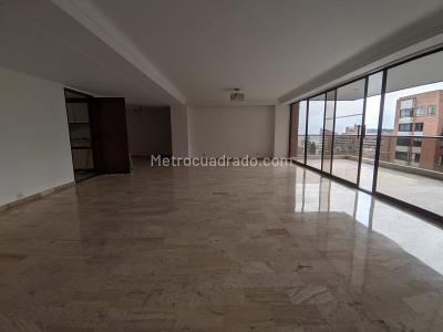 Apartamento de 3 alcobas en arriendo en El Poblado, Medellín, 270 m² · foto 3 de 20