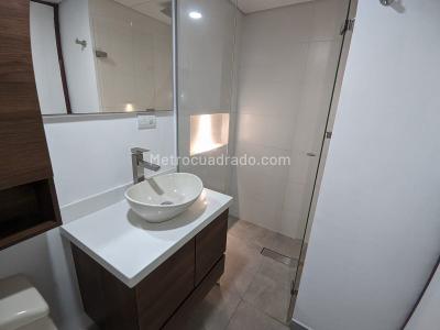Apartamento de 3 alcobas en arriendo en El Poblado, Medellín, 270 m² · foto 8 de 20