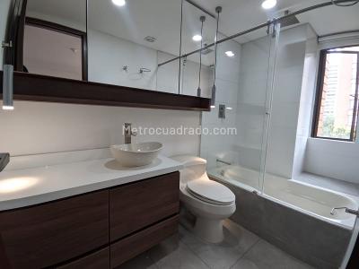 Apartamento de 3 alcobas en arriendo en El Poblado, Medellín, 270 m² · foto 10 de 20