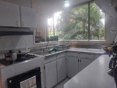 Apartamento en venta en El Poblado, Medellín · foto 8 de 18
