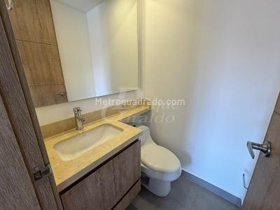 Apartamento de 2 alcobas en arriendo en Laureles, Medellín, 79 m² · foto 6 de 18