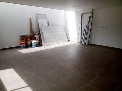 Casa de 4 alcobas en venta en Barro Blanco, Rionegro, 240 m² · foto 2 de 18
