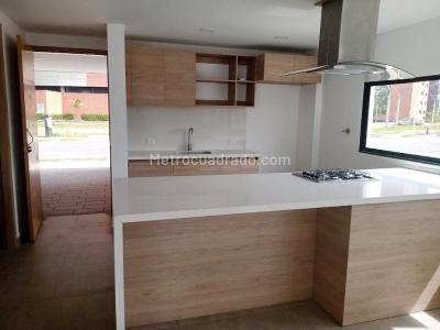 Casa de 4 alcobas en venta en Barro Blanco, Rionegro, 240 m² · foto 4 de 18