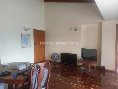 Apartamento de 2 alcobas en venta en El Poblado, Medellín, 128 m² · foto 3 de 16
