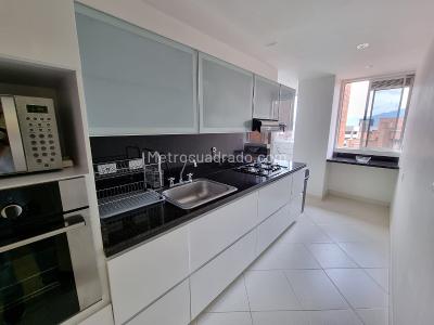 Apartamento en arriendo en Laureles, Medellín · foto 3 de 17