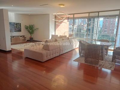 Apartamento en arriendo en El Poblado, Medellín · foto 2 de 17