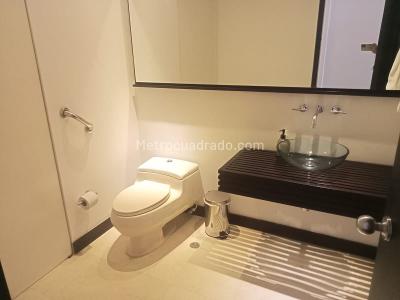 Apartamento en arriendo en El Poblado, Medellín · foto 9 de 17