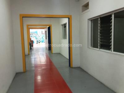 Casa de 5 alcobas en arriendo en Prado Centro, Medellín, 700 m² · foto 9 de 17