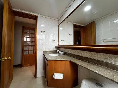 Apartamento de 3 alcobas en arriendo en El Poblado, Medellín, 144 m² · foto 15 de 20